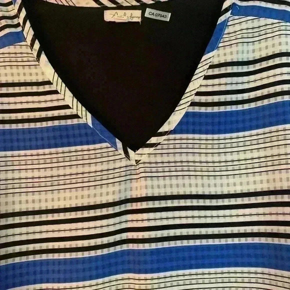 🔥🔥2/20$ Beautiful Antlia top. Back to school - Picture 3 of 6